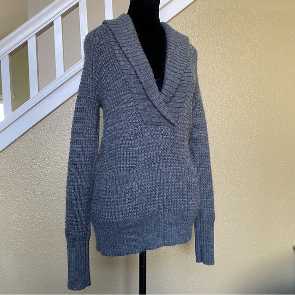 Ann Taylor LOFT Sweater - Picture 1 of 10